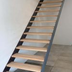 Stahl-und Holztreppe